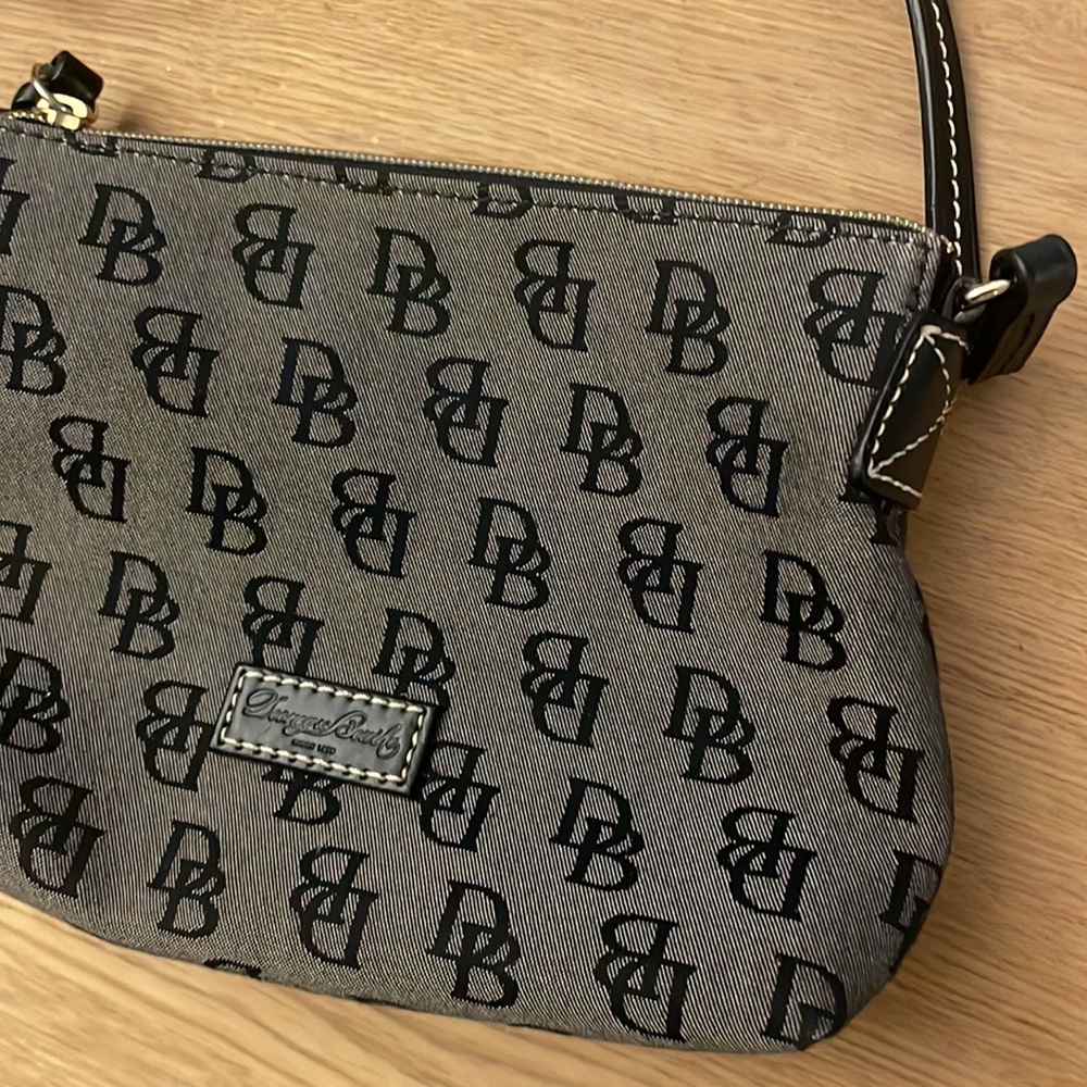 DOONEY & BOURKE (MINT) AUTHENTIC CROSSBODY, NWT - Picture 3 of 14